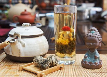 Чай китайский зеленый связанный "Жасминовый персик" в двойной стеклян.колбе-термосе